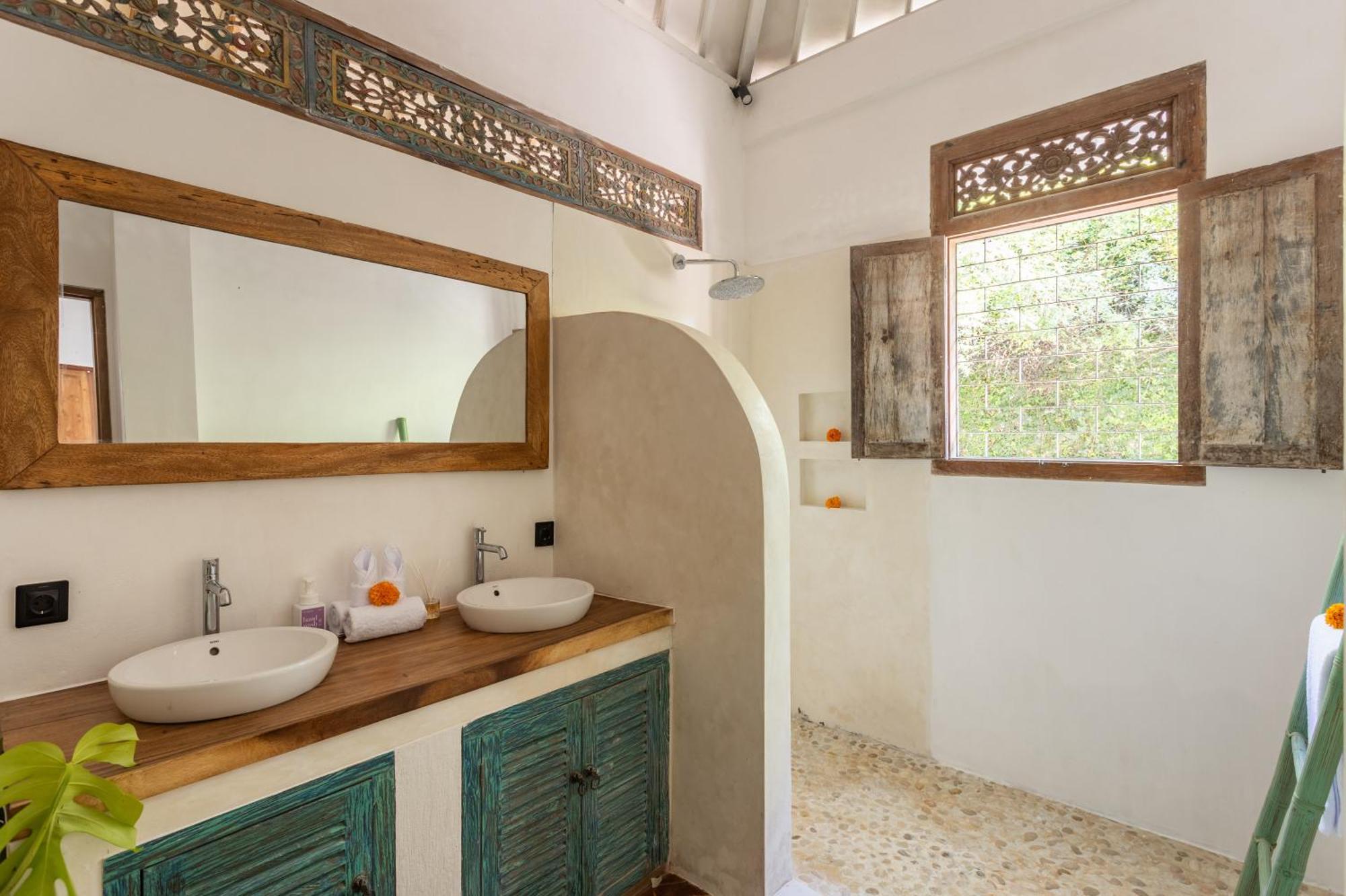 Villa 2 Bdr Villa, Walking Distance To Beach. Seminyak (Bali)
